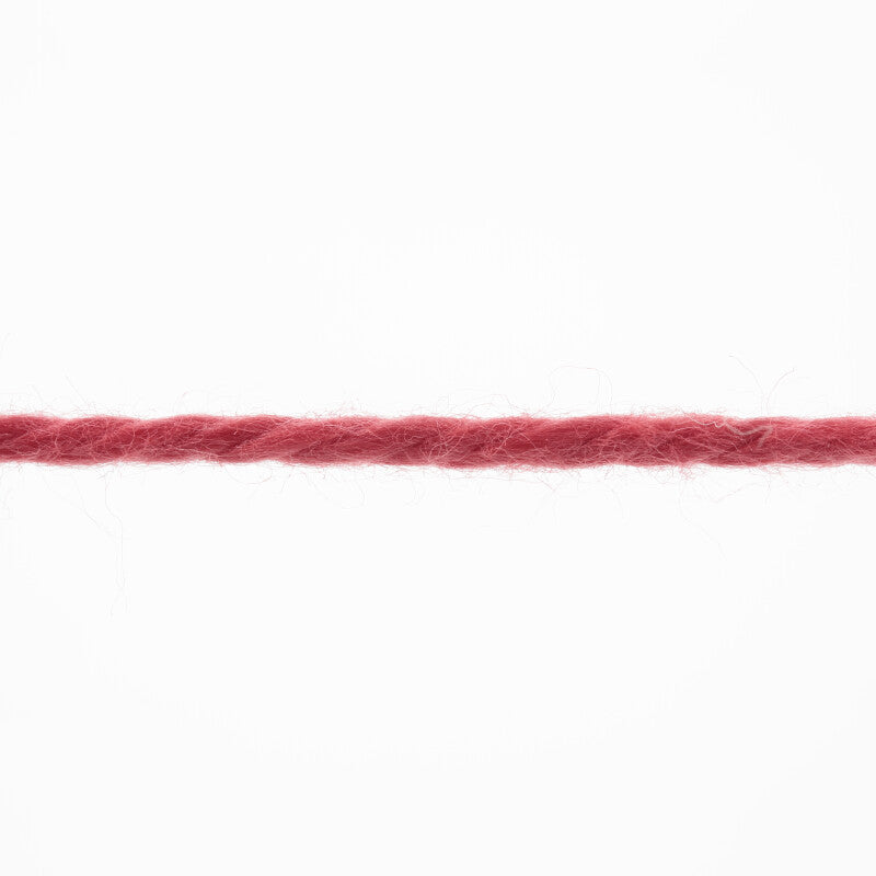 Lang Yarns Tissa Color – 50g / 80m – Red (0261) – yarn texture