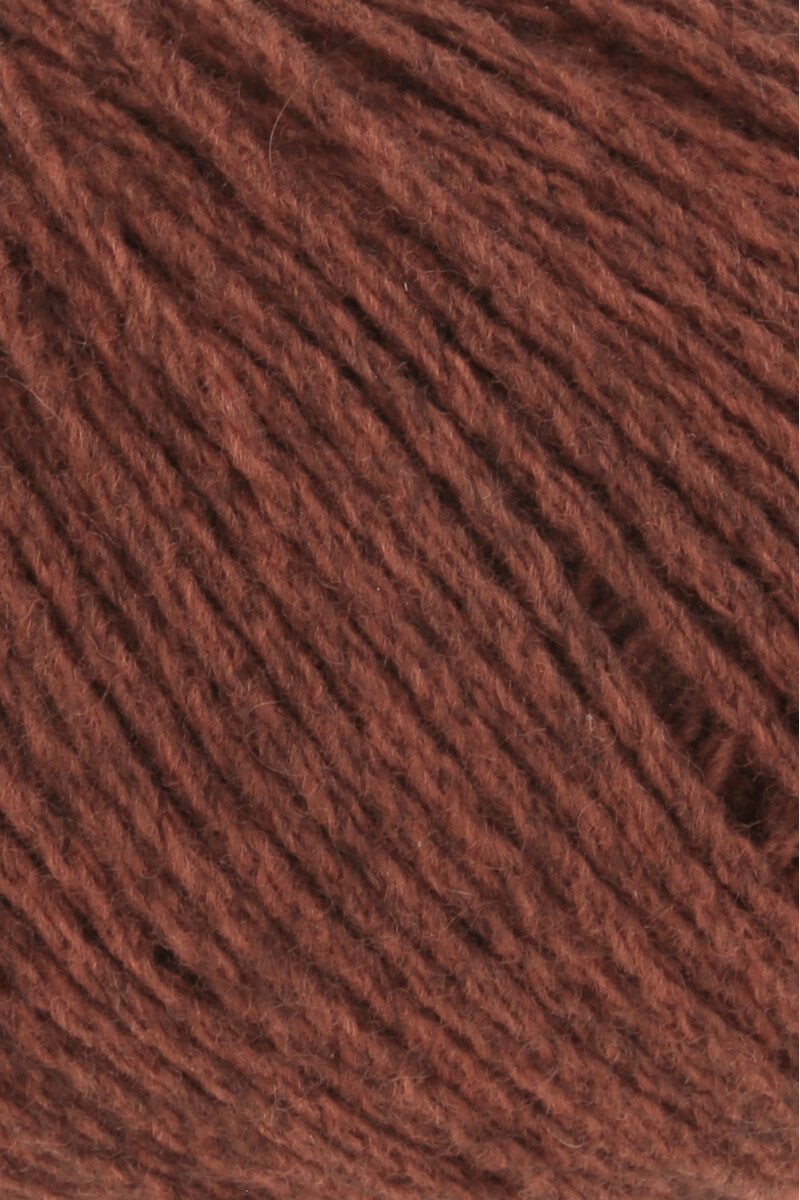 Lang Yarns Yak – 50g / 120m – Red (0060) – detail