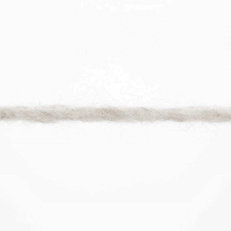 Lang Yarns Yak – 50g / 120m – Offwhite (0094) – yarn texture