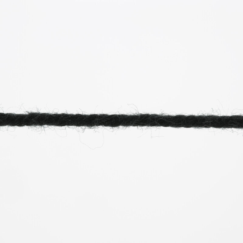 Lang Yarns Oceania – 50g / 140m – Black (0004) – yarn texture