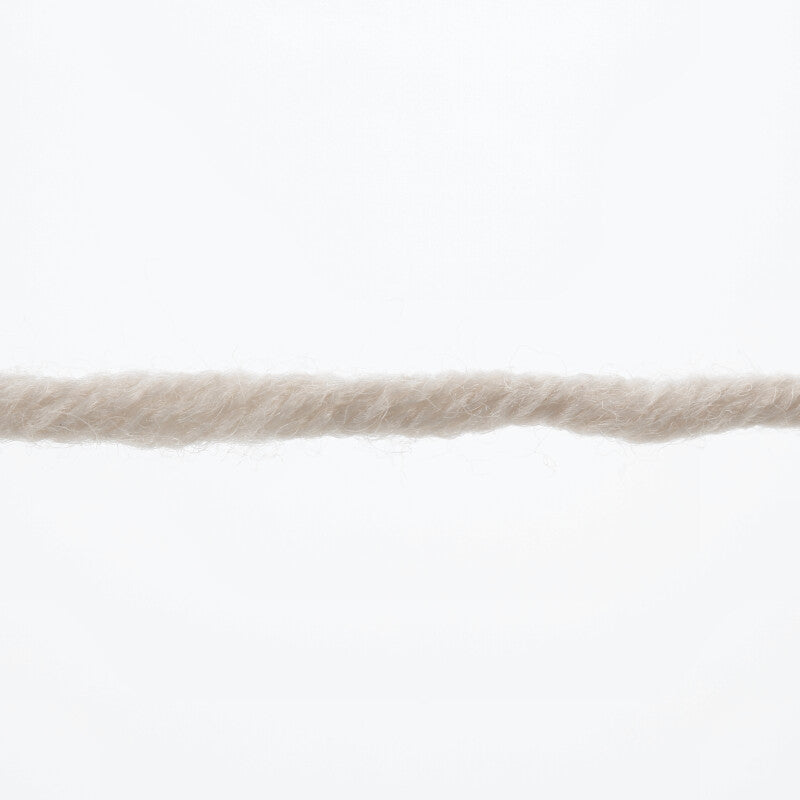 Lang Yarns Merino+ – 50g / 90m – Light Beige (0096) – yarn texture