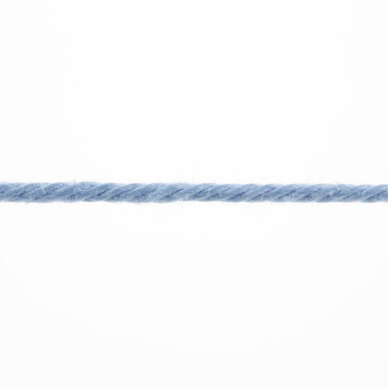 Lang Yarns Quattro – 50g / 120m – Cloud (0021) – yarn texture