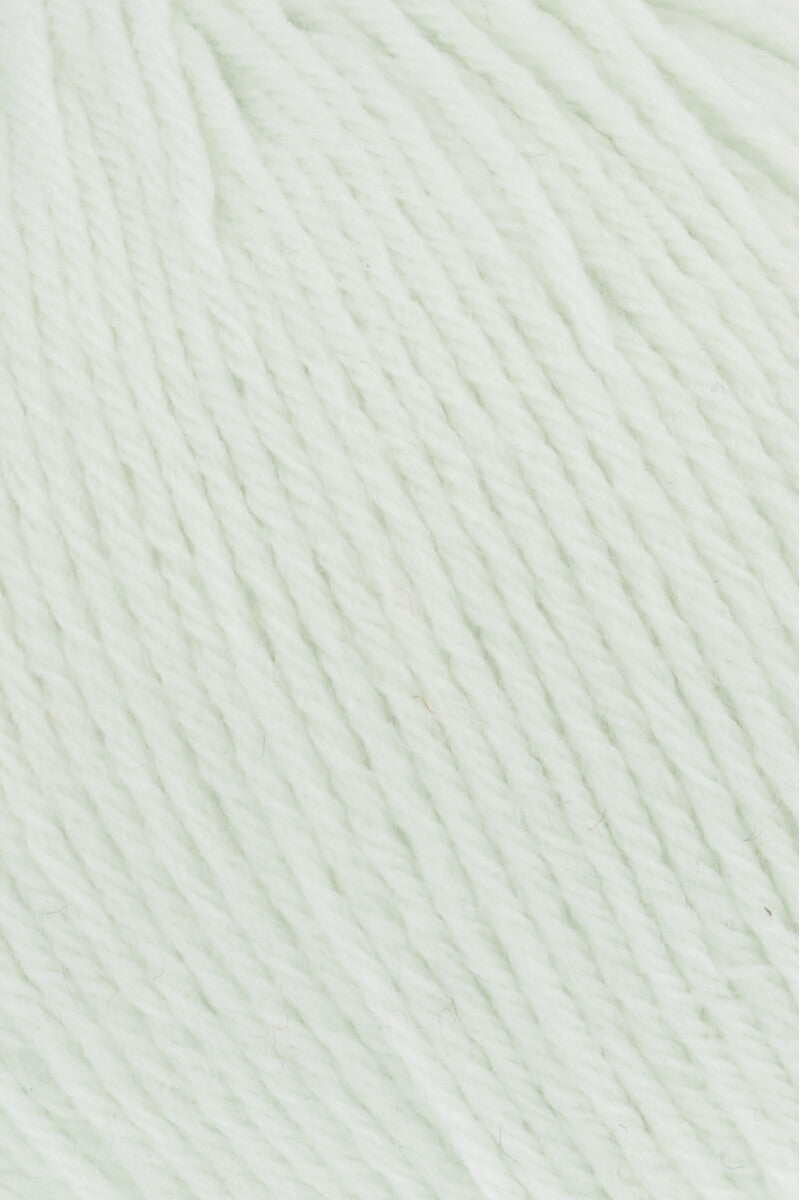Lang Yarns Merino 200 Bébé Yarn, 203m / 50g – Baby Green (0517), yarn texture