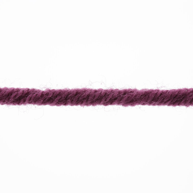 Lang Yarns Merino 70 – 50g / 70m – Berry (0166) – yarn texture