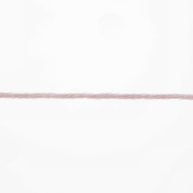 Lang Yarns Merino 400 Lace – 25g / 200m – Faint Rose (0119) – yarn texture