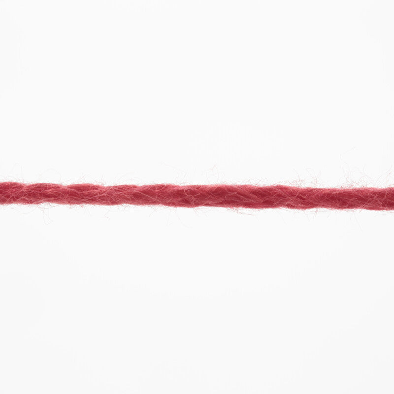 Lang Yarns Norma – 50g / 135m – Hot Red (0160) – yarn texture