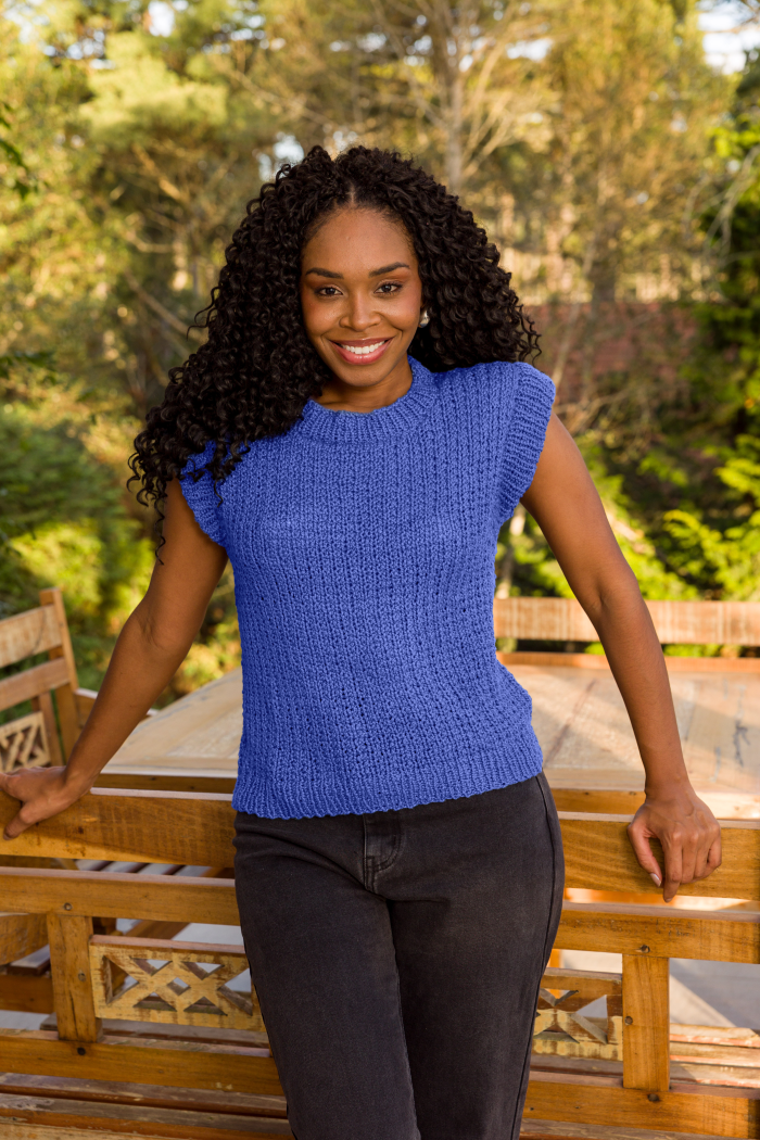 Circulo InLove - 100% Brazilian Cotton Yarn (125m/100g) - Crocheted top in blue color