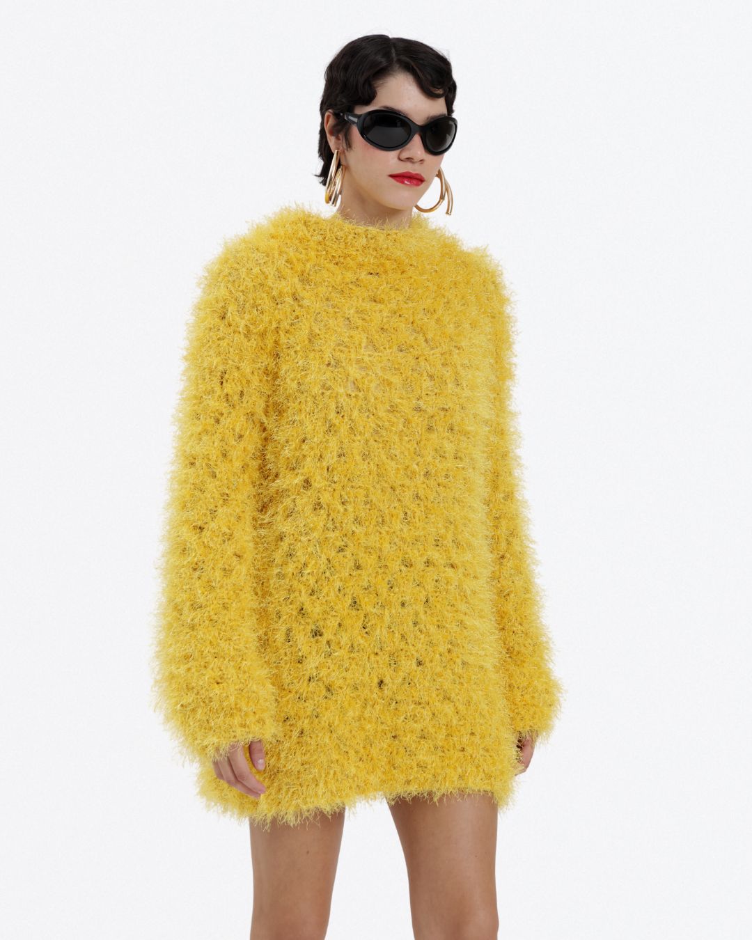 Circulo Natural Luxury Decor - Fluffy Effect Yarn, 180 m / 280 g - Person wearing a yellow fluffy sweater on a white background