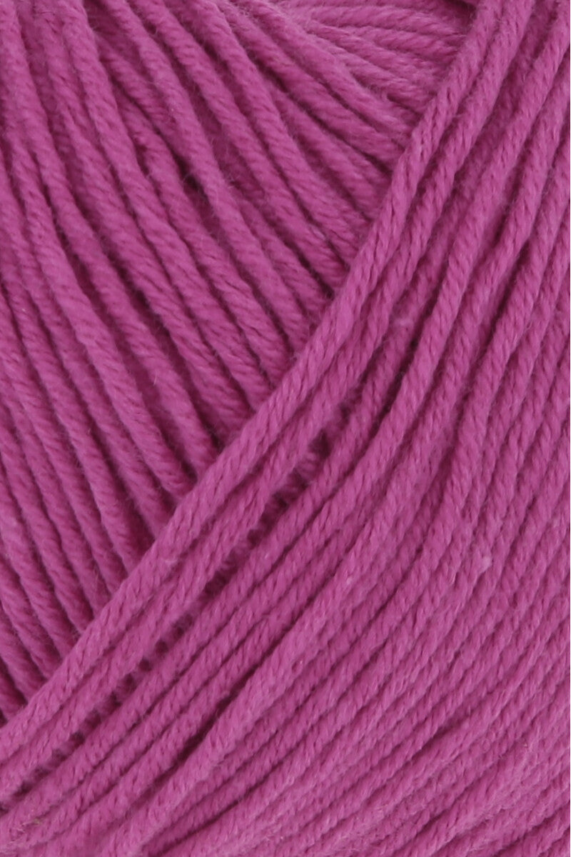 Lang Yarns Oceania – 50g / 140m – Fuchsia (0064) – detail