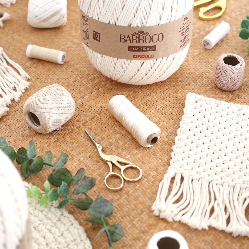 Circulo Barroco Natural Cotton Yarn in serene hues.