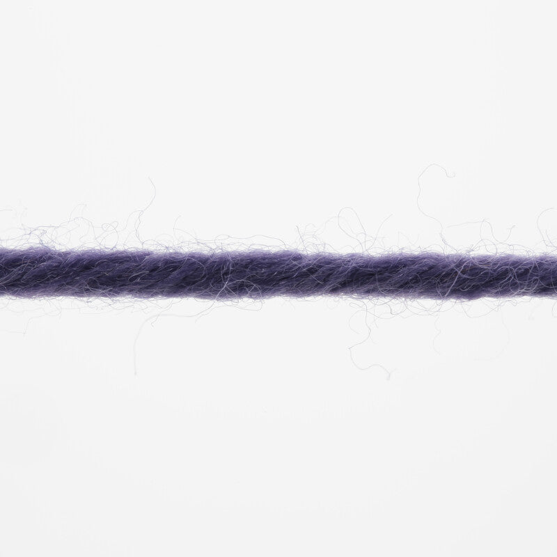 Lang Yarns Merino+ – 50g / 90m – Nigh Violet (0021) – yarn texture