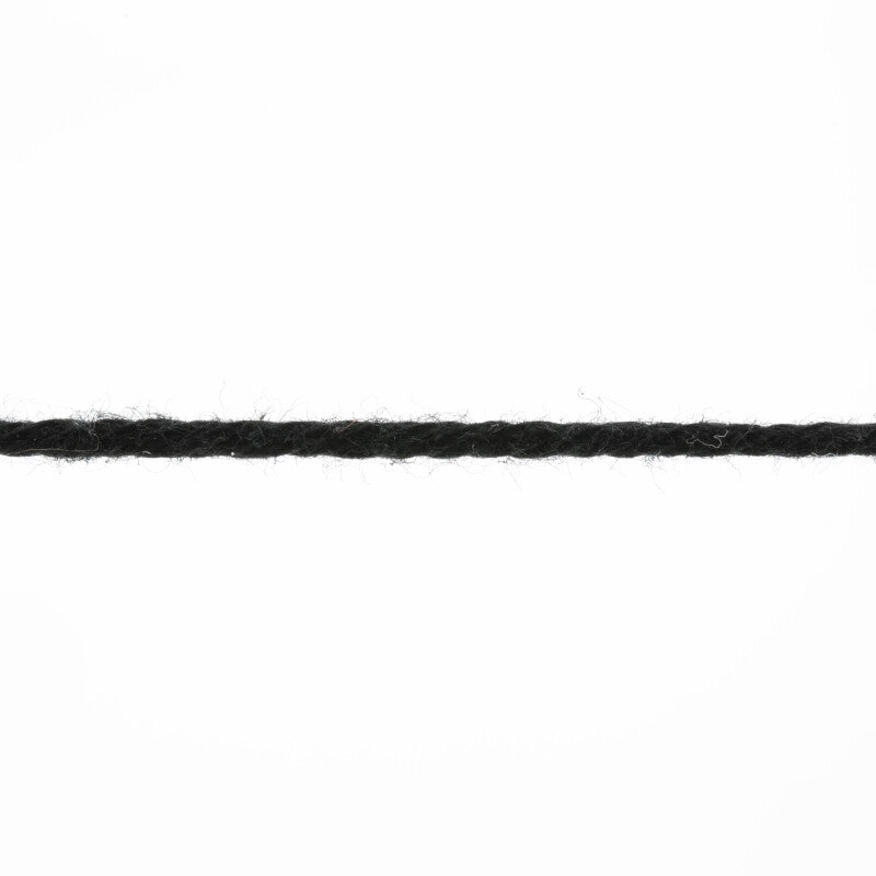 Lang Yarns Quattro – 50g / 120m – Black (0004) – yarn texture