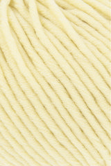 Lang Yarns Merino 50 – 100g / 90m – Baby Yellow (0012) – detail