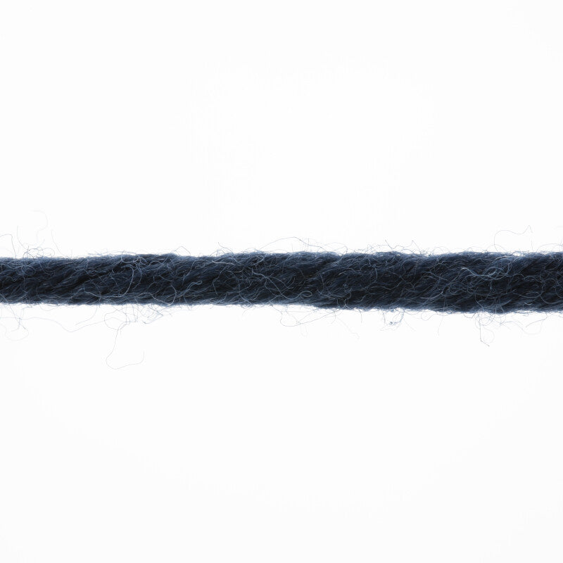 Lang Yarns Merino 50 – 100g / 90m – Navy (0025) – yarn texture