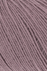 Lang Yarns Merino 400 Lace – 25g / 200m – Dusky Pink (0048) – detail
