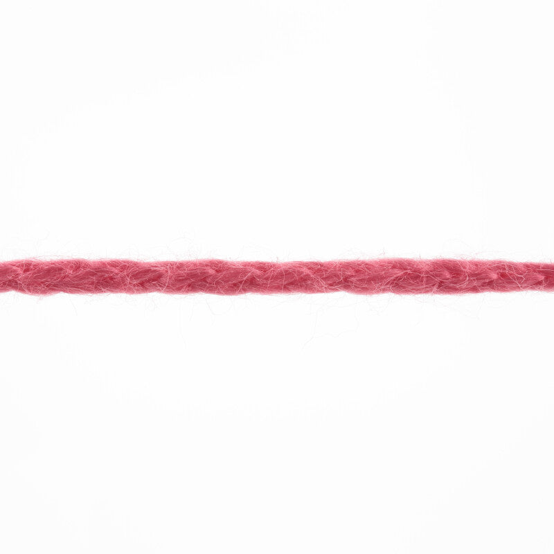Lang Yarns Norma – 50g / 135m – Red (0060) – yarn texture