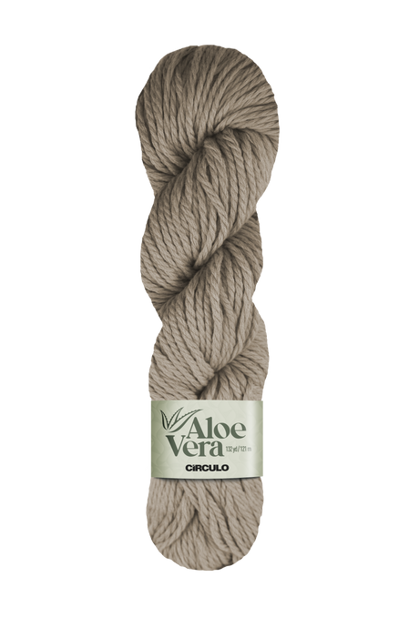 Circulo Aloe Vera Yarn 121m / 100g - Ball of yarn with Aloe Vera label on a white background